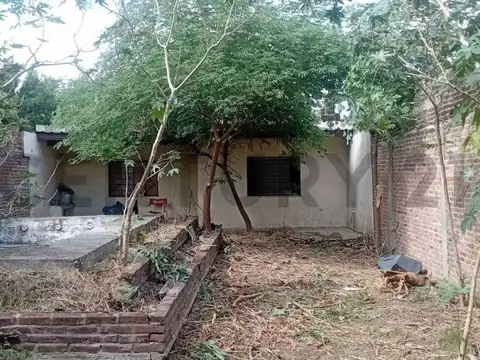 Casa  a reciclar + terreno en venta en Remedios de Escalada