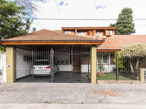 VENTA CASA 5 AMBIENTES COCHERA QUINCHO ADROGUE