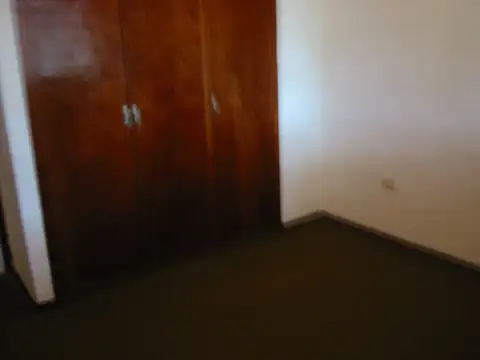 CASA  Y 2 DEPARTAMENTOS