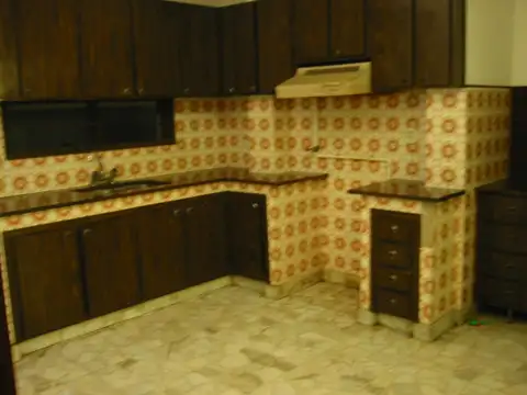 CASA  Y 2 DEPARTAMENTOS
