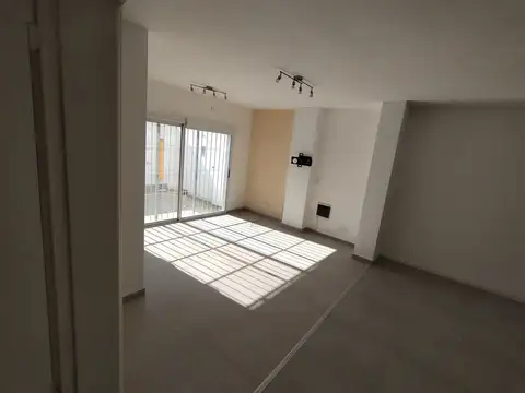 Depto Tipo Casa en Alquiler de 2 dormitorios
