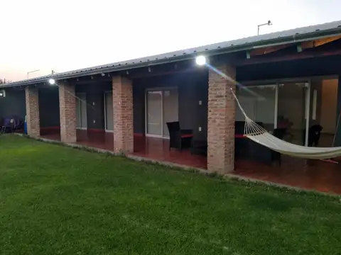 CASA A LA VENTA EN VILLA MUGUETA, IMPECABLE