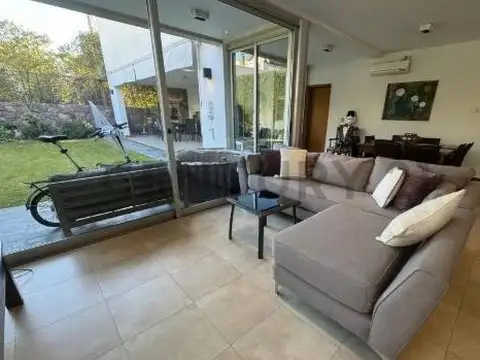 Casa moderna barrio dalvian