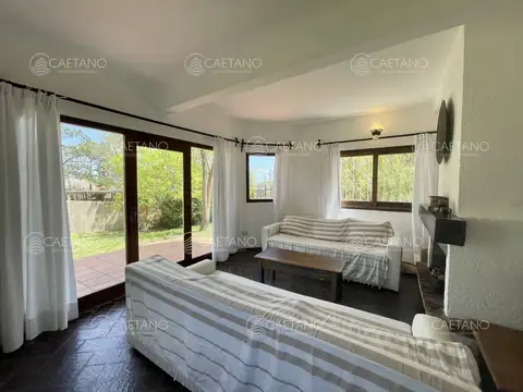 Casa 6 ambientes con 5 baños