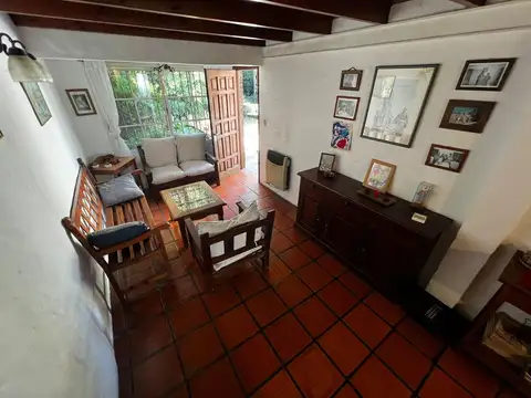 Casa 4 ambientes con 2 baños