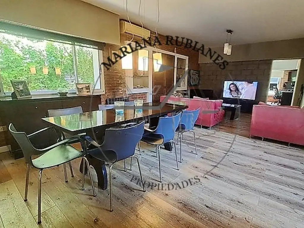 Casa - 260  m² Cubierta | 3 dormitorios | 2 baños | 4 ambientes | 2 cocheras | Muy Bueno