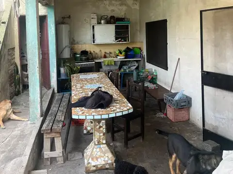 Casa 4 ambientes con 1 baño