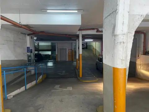Cómoda Cochera en excelente ubicacion