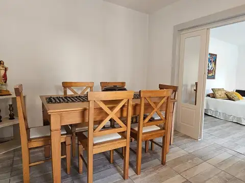 Casa 4 ambientes con 2 baños