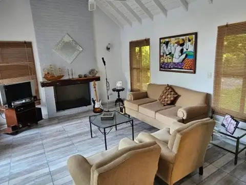 Casa en Venta con 2 cocheras