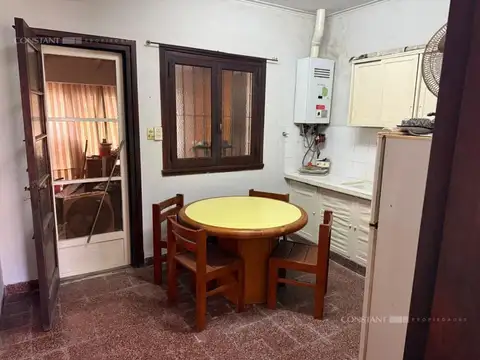 Casa 4 ambientes con 2 baños