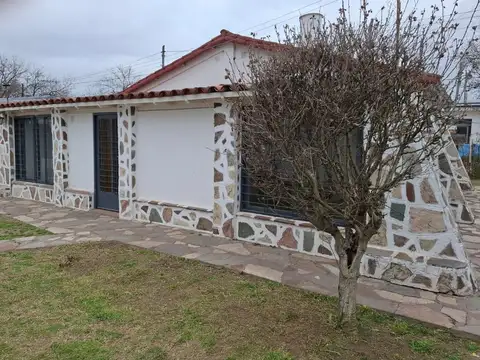 CASA EN VENTA  EN MARIANO ACOSTA, PDO. MERLO.