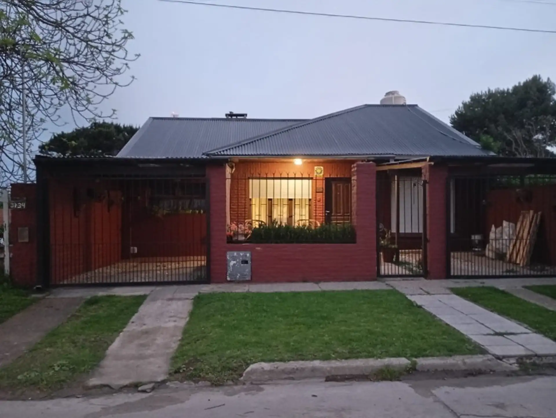 VENTA CASA C/PARQUE, QUINCHO Y DPTO INDEPENDIENTE
