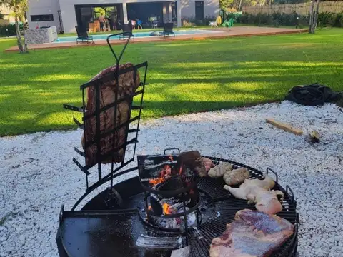 RBS. HERMOSA CASA EN HARAS DEL SOL, PILAR. APTO CREDITO