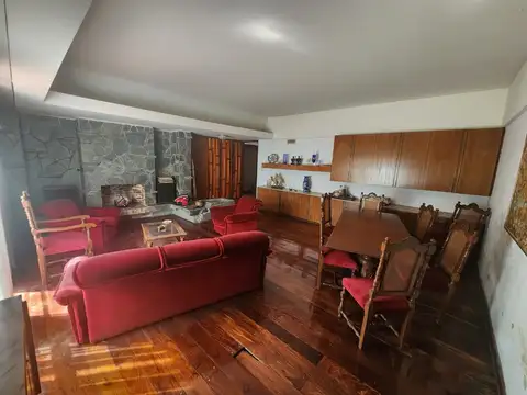 Casa 7 ambientes con 2 baños