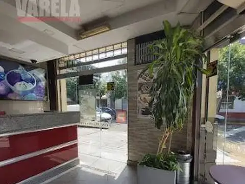 Local en Esquina Excelente Ubicación Av.Gaona 4600 Floresta Alquiler u$s 4.000
