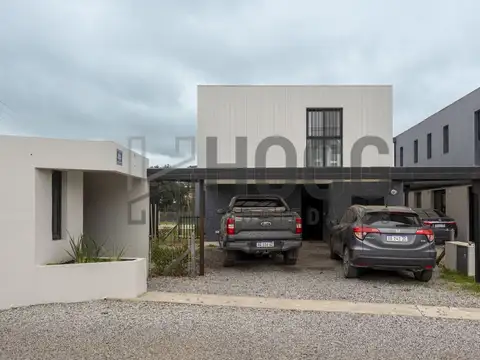 Casa en Venta con 2 cocheras