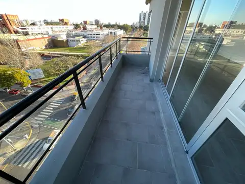 Espectacular y amplio depto a estrenar, con fabulosa vista abierta, frente al Htal. Garrahan