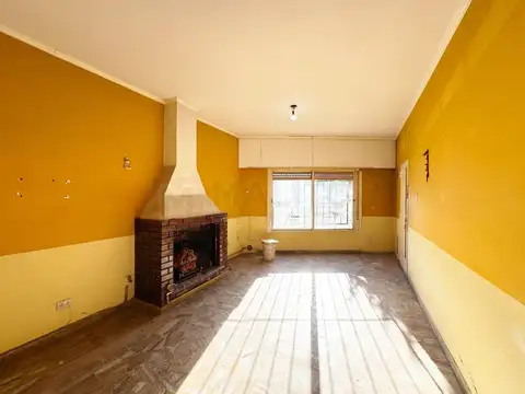 Venta PH 3 Ambientes al Frente con Patio y Garage