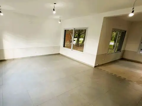 Casa en Venta con 3 cocheras
