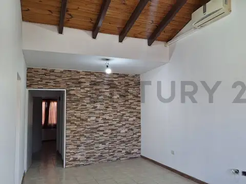 Casa 5 ambientes con 1 baño