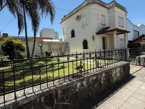 Juan José Paso 200