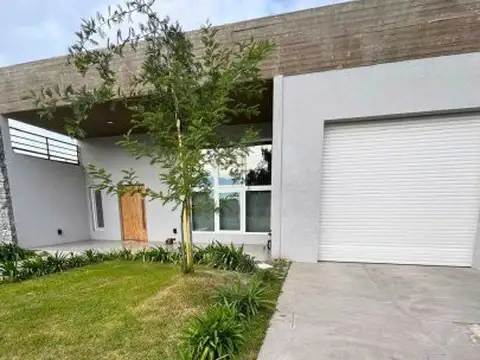 Casa en venta: 4 ambientes en el barrio Area de 60