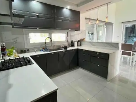 Casa en Venta en Area 60, USD 200.000