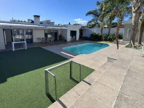 CASA 5 DORMITORIOS, BARBACOA, PISCINA Y GARAJES