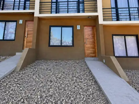 Casa Triplex en venta Barrio Nayades 4 AMBIENTES