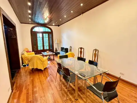 BELLÍSIMA CASA LOTE PROPIO,IMPECABLE ESTADO,2 PLANTAS,4 AMB + GARAGE + PATIO + PARRILLA,225 MTS TOT.