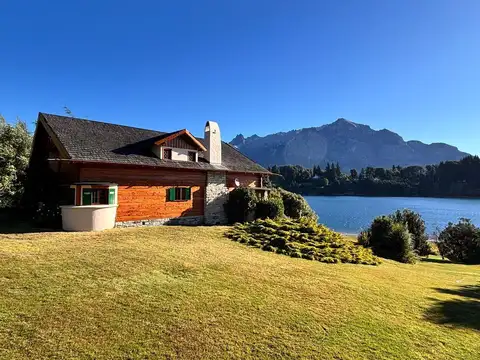 Casa 9 ambientes con 4 baños