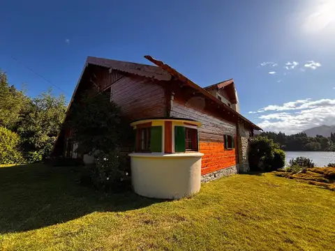 CASA EXCLUSIVA CON COSTA SOBRE LAGO MORENO