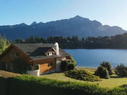 CASA EXCLUSIVA CON COSTA SOBRE LAGO MORENO
