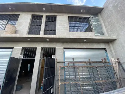 LOCAL COMERCIAL EN VENTA-75 m²- CARRIL GODOY CRUZ 