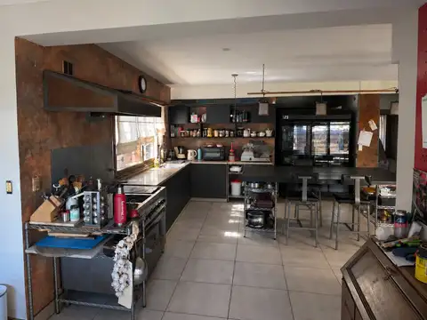 MUY BUENA CASA DE 4 DORMITORIOS A LA VENTA EN BARRIO MALVINAS