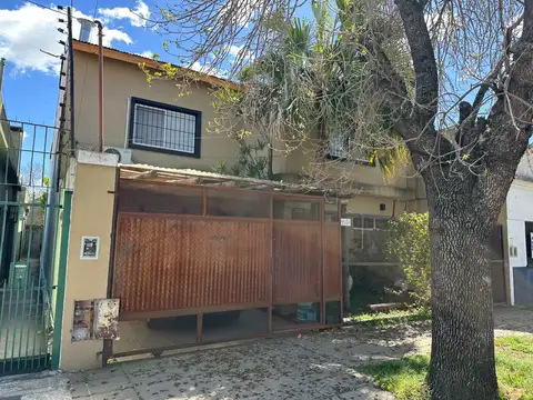 MUY BUENA CASA DE 4 DORMITORIOS A LA VENTA EN BARRIO MALVINAS