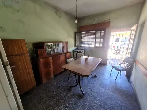 Casa 6 ambientes con 2 baños