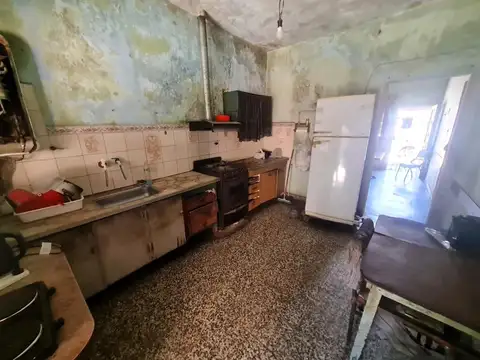 CASA MULTIFAMILIAR A RECICLAR