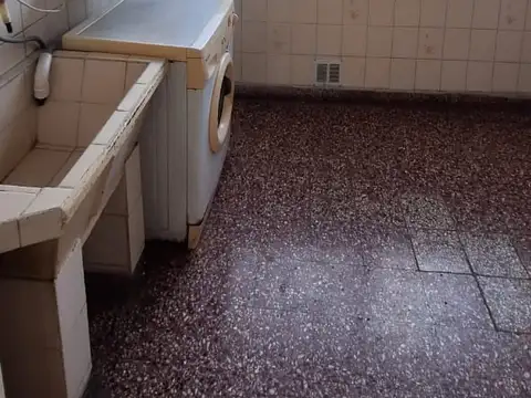 Villa Devoto . Baigorria 2200 Dto. 3 amb.balcon corrido patio cubierto lavadero.