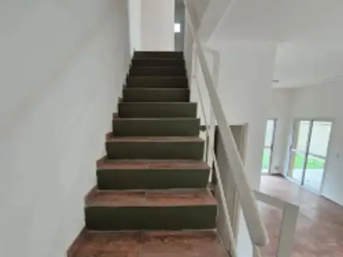 Alquiler - PH de 3 Ambientes Con Cochera Patio y Balcon Ituzaingo