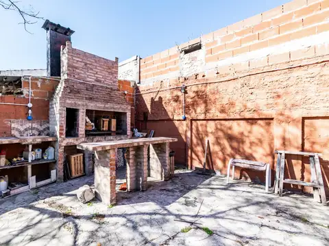 Venta Permuta casa pileta  jardin apto crédito Ituzaingo Castelar/