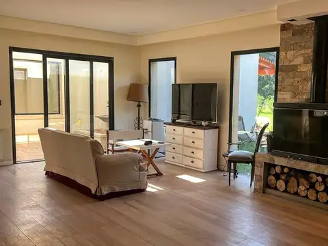 Casa 6 ambientes con 3 baños