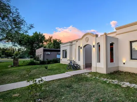 CASA EN VENTA- CASUARINAS PILAR DEL ESTE