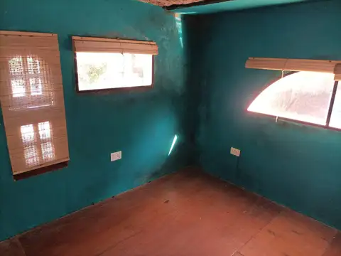 PH monoambiente en estado regular, 50 m2 cubiertos.