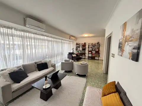  EXCLUSIVO PISO DE 4 AMBIENTES CON BALCON Y ESPACIO GUARDACOCHE EN EXC. UBICACIÓN 