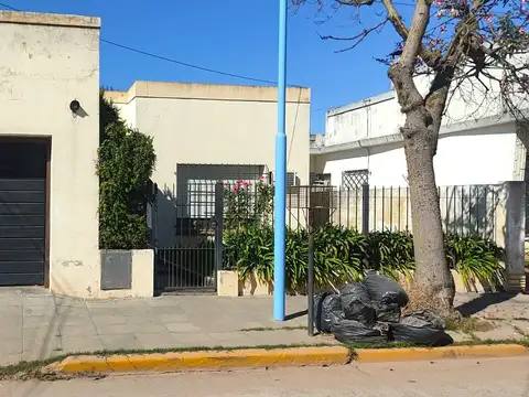 Casa con gran parque y pileta sobre calle 24