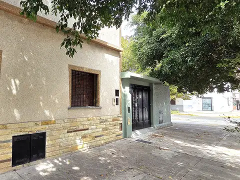 PH 2 AMB con patio y terraza de 108m² (son Cub 40,55 m²). Zona tranquila. Sin expensas.