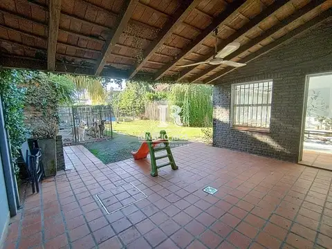 Casa en Venta con 3 cocheras