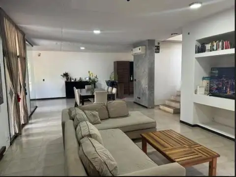 Casa 5 ambientes con 3 baños